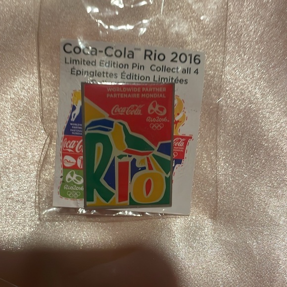 Coca Cola pins - Picture 4 of 7
